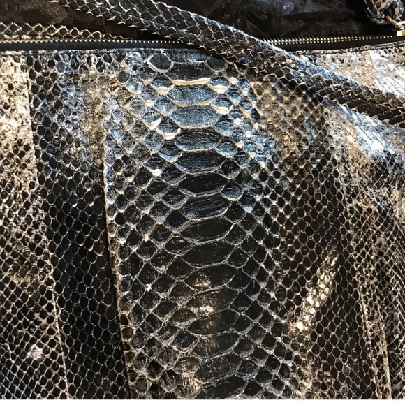 Gucci Python Histeria Clutch - Picture 8 of 16